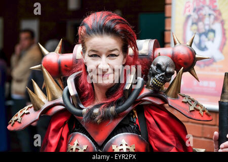 Erwachsene weibliche Comic Con Ventilator im Cosplay Kostüm Stockfoto