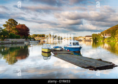 Boote auf dem Creek bei Millbrook in Cornwall Stockfoto