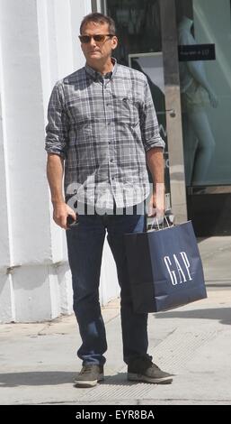 Michael Hitchcock, Schriftsteller und überwachender Produzent auf die 4. Staffel der FOX-TV-Serie Glee, geht shoppen in Beverly Hills mit Lücke: Michael Hitchcock wo: Los Angeles, California, Vereinigte Staaten von Amerika als: 1. Juni 2015 Stockfoto