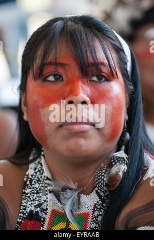 UN-Konferenz über nachhaltige Entwicklung, Rio De Janeiro, Brasilien, 2012. Mayalu Txukaramae Waura mit Schmink und Perlen. Stockfoto