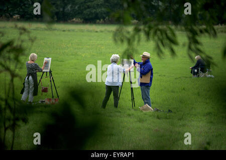 Pastell Plein-Air Wochenende Kunstkurs unter der Leitung von Trevor Osborne in einem Feld in Bungay, Suffolk, England, UK. Stockfoto