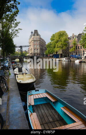 Staalstraat Brücke am Kloveniersburgwal Kanal, Amsterdam, Niederlande, Provinz Nordholland Stockfoto