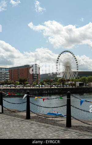 Editorial-Bildern in Liverpool Echo Arena, Big Wheel of Liverpool und Jurys Inn Hotel Blick Stockfoto