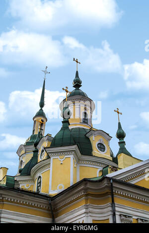 Sicht der russisch-orthodoxen Kirche von Jekaterina in Pärnu, Estland, gebaut im Jahre 1768. Stockfoto