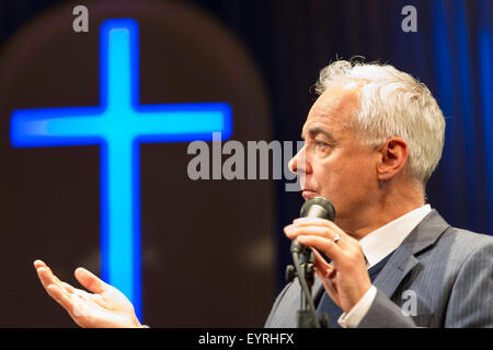 Edinburgh, UK, 3. August 2015. "Die Christen" von Lucas Hnath von Gate Theatre, London durchgeführt.  David Calvitto als ältere Credit: Jeremy Abrahams / Alamy Live News Stockfoto