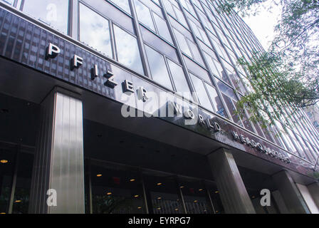 New York City, USA, World Headquarters Building, Pfizer, American multinational Pharmaceutical Corporation, Big Pharma Industry, Profit Company Stockfoto