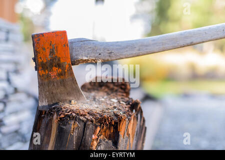 Holz hacken Stockfoto