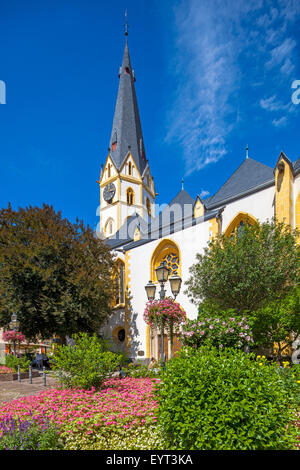 Europa, Deutschland, Ahrtal, Ahrweiler, Altstadt am Abend, Sankt Laurentius Kirche Stockfoto