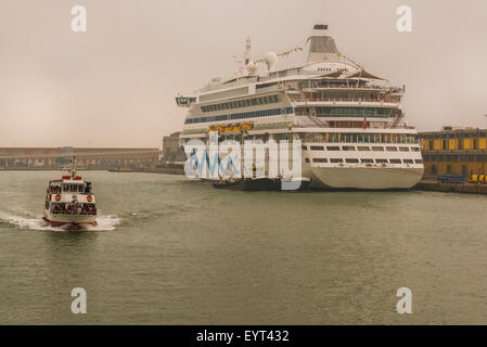 Kreuzfahrt Schiff in den Hafen von Venedig Stockfoto