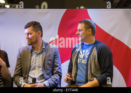 Anaheim, CA - 23 Juni: Phil Ranta (LR) und Marc Warzecha mit The Second City Fragen auf der VidCon 2015 auf der Anaheim-Con Stockfoto