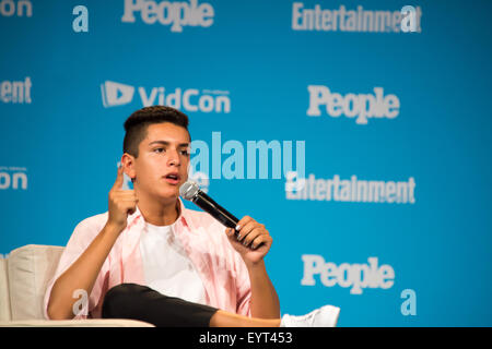 Anaheim, CA - Juni 23: Lohanthony (Anthony Quintal) beantwortet Fragen für die Zeitschrift "People" auf der VidCon 2015 im Anaheim Kloster Stockfoto