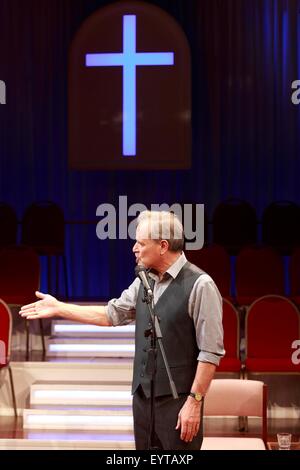 Edinburgh, UK. 03. August. Das Gate Theatre London, den Christen unter der Regie von Christopher Haydon auf der Bühne in der Traverse am 5. August 2015 in Edinburgh. Abgebildete William Gaminara. Pako Mera/Alamy Live-Nachrichten Stockfoto