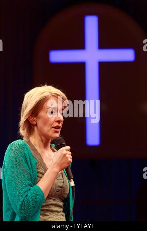 Edinburgh, UK. 03. August. Das Gate Theatre London, den Christen unter der Regie von Christopher Haydon auf der Bühne in der Traverse am 5. August 2015 in Edinburgh. Abgebildete Lucy Ellinson. Pako Mera/Alamy Live-Nachrichten Stockfoto