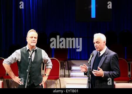 Edinburgh, UK. 03. August. Das Gate Theatre London, den Christen unter der Regie von Christopher Haydon auf der Bühne in der Traverse am 5. August 2015 in Edinburgh. Abgebildete William Gaminara und David Calvitto. Pako Mera/Alamy Live-Nachrichten Stockfoto