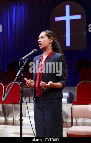 Edinburgh, UK. 03. August. Das Gate Theatre London, den Christen unter der Regie von Christopher Haydon auf der Bühne in der Traverse am 5. August 2015 in Edinburgh. Abgebildete Jaye Griffiths. Pako Mera/Alamy Live-Nachrichten Stockfoto