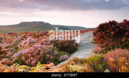 Sommer Twilight Burbage Moor in der Nähe von Higger Tor (Bild im Dunkeln Peak District der Peak District National Park, England UK Stockfoto