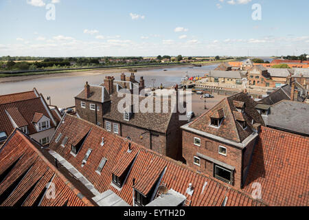 Der Fluss Great Ouse und Purfleet Quay, Kings Lynn, betrachtet über den Dächern aus der Tudor-Turm Stockfoto