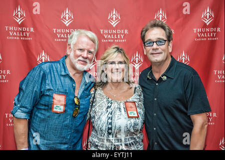 LINCOLN, CA - 31. Juli: Huey Lewis wirft mit Steve und Kathy an Thunder Valley Casino Resort in Lincoln, Massachusetts am 3. Juli Stockfoto