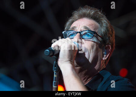 LINCOLN, CA - 31 Juli: Huey Lewis &amp; The News führt im Thunder Valley Casino Resort in in Lincoln, Kalifornien am 31. Juli 20 Stockfoto