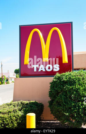 Taos New Mexico McDonalds Fastfood Restaurant Zeichen Stockfoto