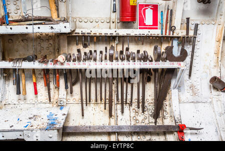 Vintage-Tools in der M/V Yavari, ein ehemaliges Kanonenboot, West Ham, East London 1862 erbaute vertäut in Puno am Titicacasee, Peru Stockfoto