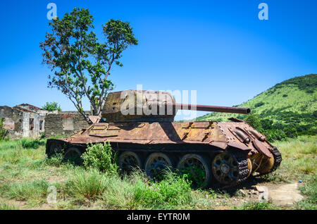 Verlassene rostigen Tank in Angola, nach dem Bürgerkrieg Stockfoto