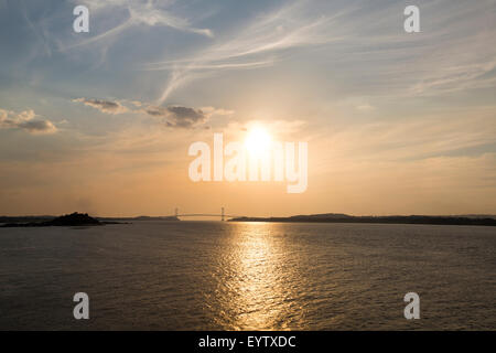 Sonnenuntergang am Orinoco mit der Hängebrücke in Ciudad Bolivar. Venezuela-2015 Stockfoto