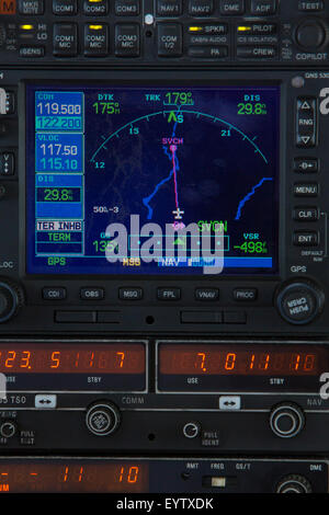 Nahaufnahme des Navigationssystem in einem kleinen Cockpit Flugzeug in Venezuela. Stockfoto