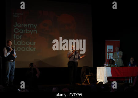 London, UK, 3. August 2015: Tausende Fans besucht Jeremy Corbyn für Labour Leader glauben wechselnden UK eine bessere keinen Platz für Sparmaßnahmen, Armut über alle nuklearen Abrüstung statt und Nein zum Krieg in der Mitte von Camden, London. Foto: Credit: siehe Li/Alamy Live News Stockfoto