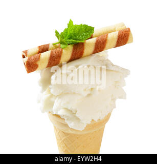 Frozen Yoghurt in einer Wafer-Tasse Stockfoto
