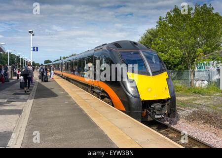 Fluggästen ein Grand Central Züge 180 Zephyr Klasse Hochgeschwindigkeitszug am Eaglescliffe auf der Sunderland zu London-route Stockfoto