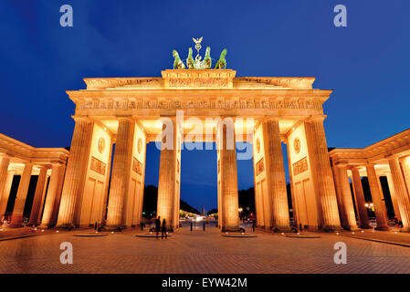 Deutschland, Berlin: Tor Brandenburg bei Nacht Stockfoto