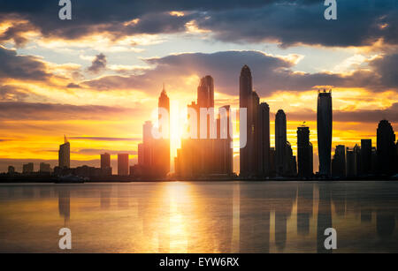 Skyline von Dubai Marina von Palm Jumeirah gesehen Stockfoto