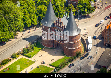 Holstentor, späte gotische Stadttor, Wahrzeichen von Lübeck, Bucht von Lübeck, Lübeck, Schleswig-Holstein, Deutschland Stockfoto