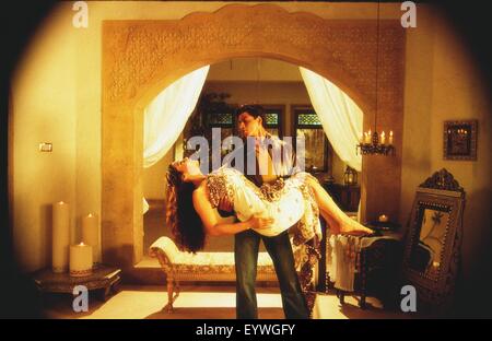 Veer &amp; Zaara; Jahr: 2004 Indien; Regie: Yash Chopra; Preity umarmt, Shahrukh Khan Stockfoto