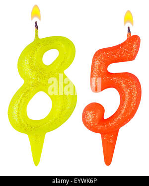 Geburtstagskerzen Nummer fünfundachtzig isoliert auf weißem Hintergrund Stockfoto