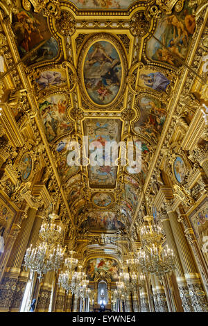 Le Grand Foyer mit Fresken und reich verzierten Decke von Paul Baudry, Opera Garnier, Paris, Frankreich, Europa Stockfoto