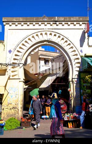 Tor zur Medina, Tanger, Marokko, Nordafrika, Afrika Stockfoto