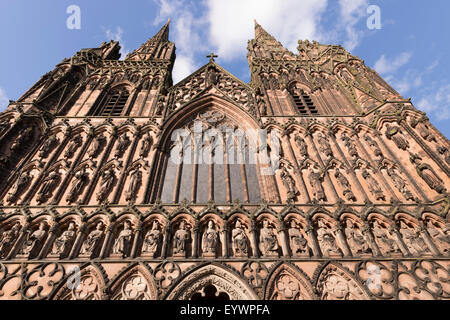 Westfassade, Kathedrale von Lichfield, Lichfield, Staffordshire, England, Vereinigtes Königreich, Europa Stockfoto