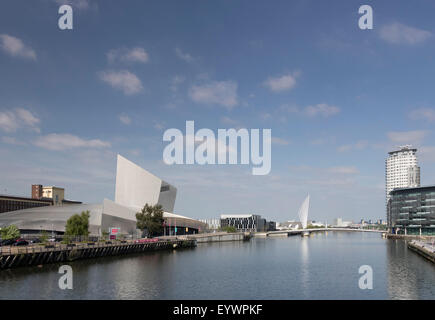 Imperial War Museum North und Manchester Ship Canal, Salford Quays, Manchester, England, Vereinigtes Königreich, Europa Stockfoto