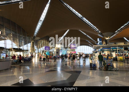Innere des Terminalgebäudes, internationalen Flughafen Kuala Lumpur, Malaysia, Südostasien, Asien Stockfoto