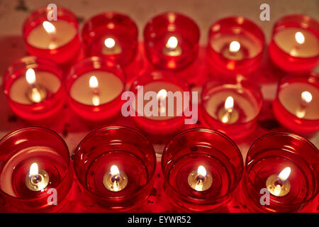 Katholische Kirche Kerzen, Antony, Hauts-de-Seine, Frankreich, Europa Stockfoto