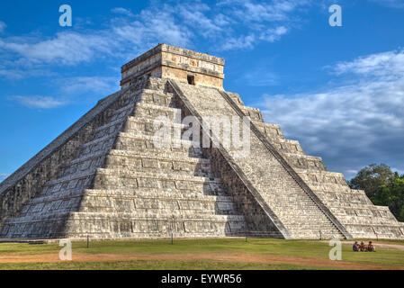 El Castillo (Pyramide von Kulkulcan), Chichen Itza, UNESCO World Heritage Site, Yucatan, Mexiko, Nordamerika Stockfoto