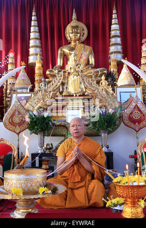 Buddhistische Zeremonie, Wat Velouvanaram, Bussy St. George, Seine et Marne, Frankreich, Europa Stockfoto