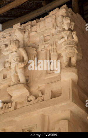 Stuck-Skulptur, Grab des Ukit Kan Lek Tok, Maya-Herrscher, die Akropolis, Ek Balam, Maya-Ausgrabungsstätte, Yucatan, Mexiko Stockfoto