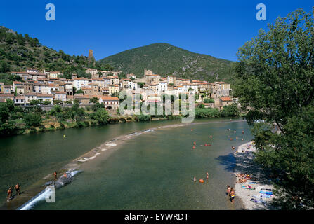 Dorf am Fluss Orb, Roquebrune, Herault Abteilung, Languedoc-Roussillon, Frankreich, Europa Stockfoto