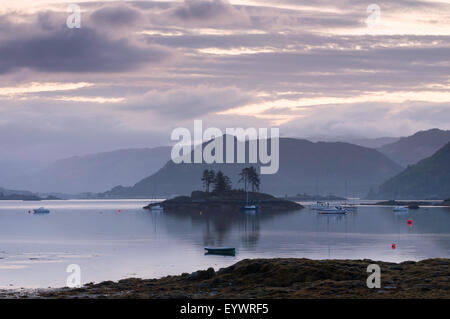 Dawn Blick auf Plockton und Loch Carron in der Nähe von Kyle of Lochalsh in den schottischen Highlands, Schottland, Vereinigtes Königreich, Europa Stockfoto