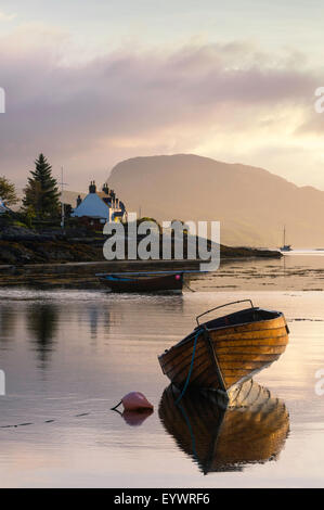 Dawn Blick auf Plockton und Loch Carron in der Nähe von Kyle of Lochalsh in den schottischen Highlands, Schottland, Vereinigtes Königreich, Europa Stockfoto