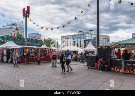 Berlin Berlin Alexanderplatz Internationale Straßentheaterfestival, BERLIN LACHT, lacht Stockfoto