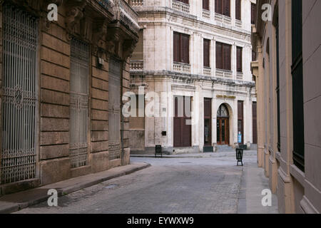 Eine Straße in Alt-Havanna, Kuba. Stockfoto